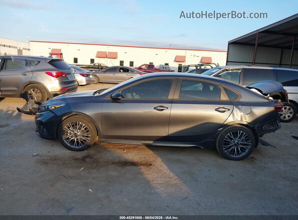 3KPF54AD8RE715052 2024 KIA FORTE Gray Widok wnętrza z tyłu