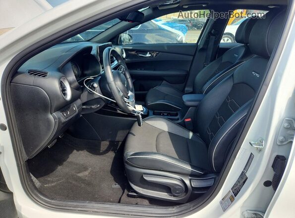 3KPF54AD8RE817435 2024 KIA FORTE White 