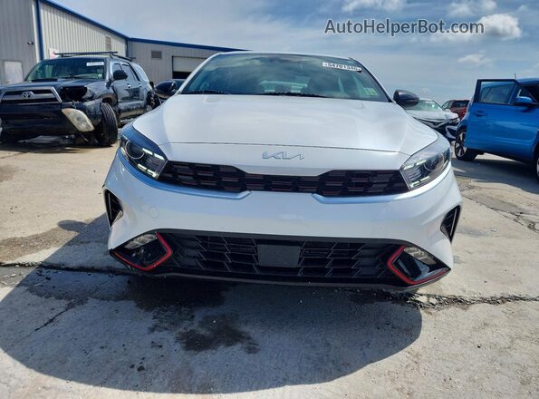 3KPF54AD8RE817435 2024 KIA FORTE White 