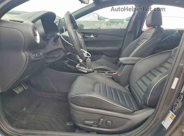 3KPF54AD9PE689283 2023 KIA FORTE Gray Front interior view