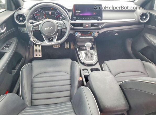 3KPF54AD9PE689283 2023 KIA FORTE Gray Dashboard view