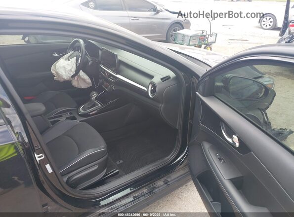 3KPF54AD9RE796109 2024 KIA FORTE Black Widok wnętrza z przodu