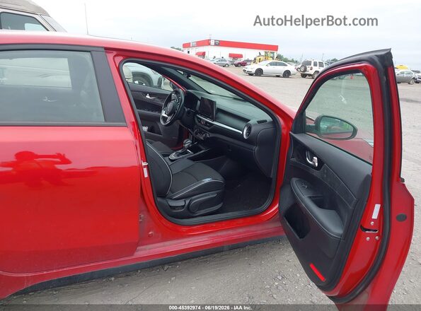 3KPF54AD9RE806427 2024 KIA FORTE Red Widok wnętrza z przodu