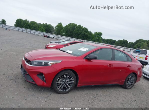 3KPF54AD9RE806427 2024 KIA FORTE Red Widok wnętrza z tyłu