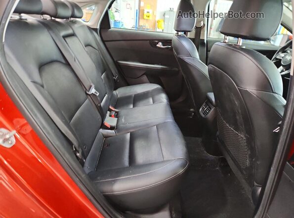 3KPF54ADXKE084455 2019 KIA FORTE Orange Rear seats view