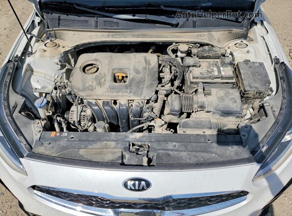 3KPF54ADXME415537 2021 KIA FORTE White Widok wnętrza z tyłu