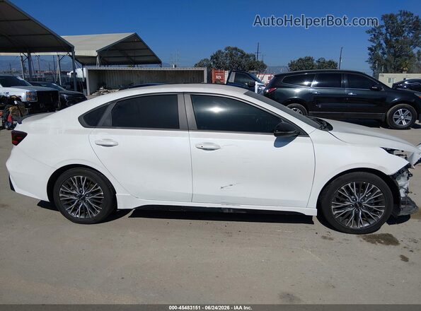 3KPF54ADXNE438026 2022 KIA FORTE White 360 interior view
