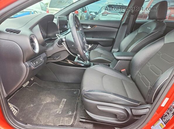 3KPF54ADXNE438690 2022 KIA FORTE Orange Вид салону спереду