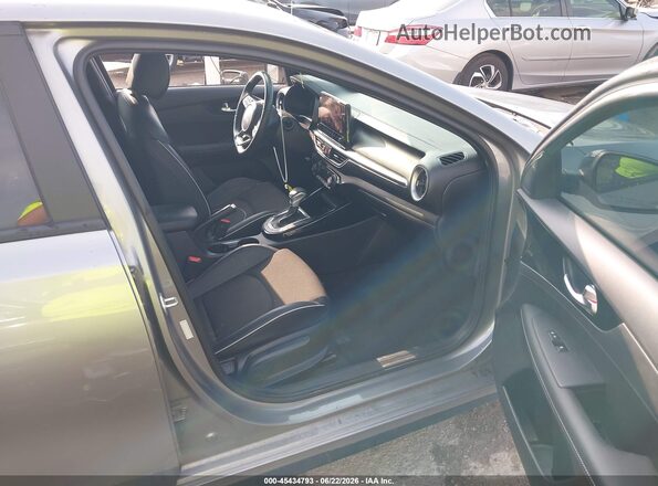 3KPF54ADXPE594425 2023 KIA FORTE Gray Widok wnętrza z przodu