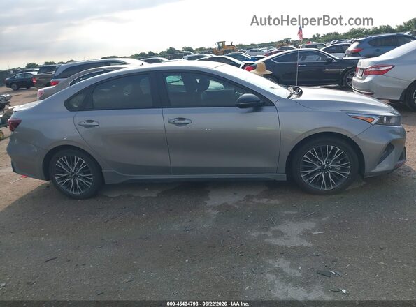 3KPF54ADXPE594425 2023 KIA FORTE Gray Widok wnętrza z tyłu