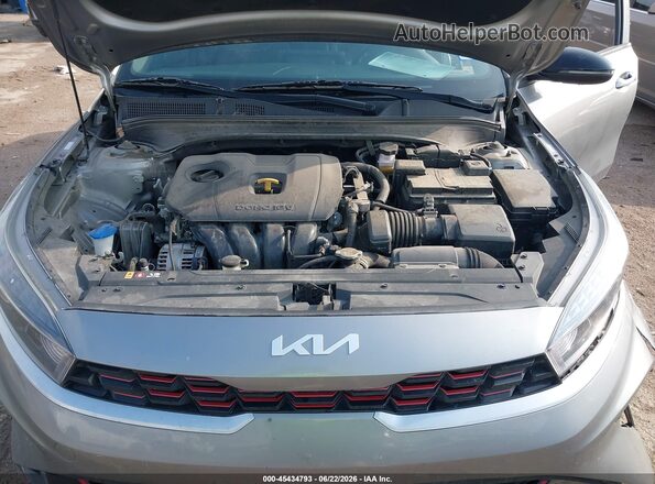 3KPF54ADXPE594425 2023 KIA FORTE Gray Widok z tyłu