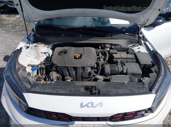 3KPF54ADXPE646894 2023 KIA FORTE White Вид ззаду
