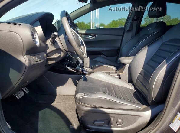 3KPF54ADXPE663193 2023 KIA FORTE Gray Вид салону спереду