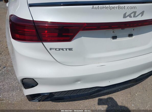 3KPF54ADXRE718180 2024 KIA FORTE White Widok z przodu