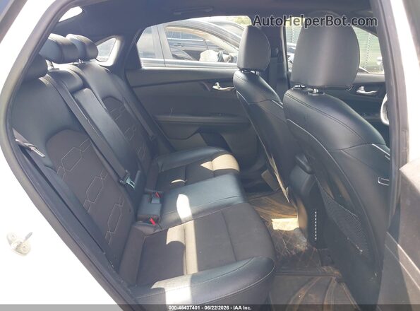 3KPF54ADXRE718180 2024 KIA FORTE White Widok naklejki z numerem VIN