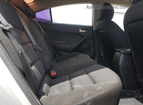 3KPFK4A70HE067949 2017 KIA FORTE Silver უკანა სავარძლების ხედი