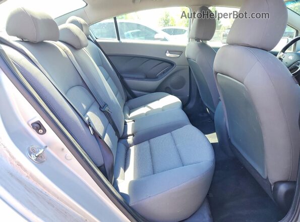 3KPFK4A70HE090213 2017 KIA FORTE Gray Вид задніх сидінь