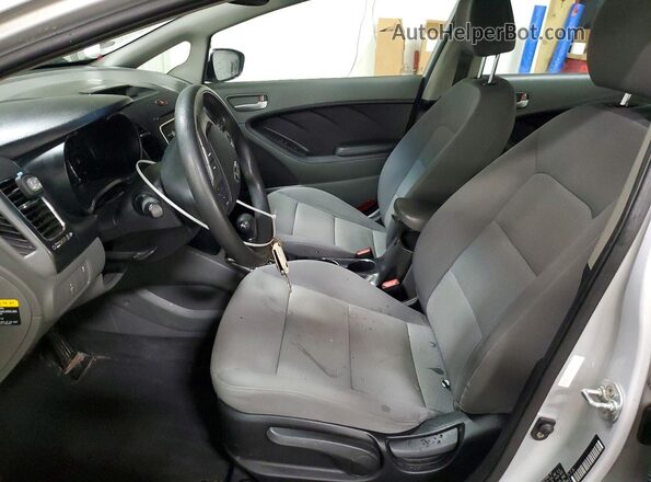 3KPFK4A70HE111075 2017 KIA FORTE Silver Вид салону спереду