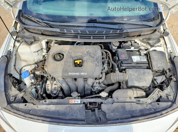 3KPFK4A71HE035804 2017 KIA FORTE Белый Вид задней части салона