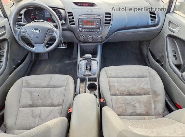3KPFK4A71HE035804 2017 KIA FORTE Белый Вид панели приборов