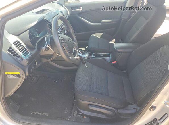 3KPFK4A72HE098247 2017 KIA FORTE Silver წინა სალონის ხედი