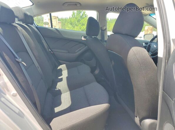 3KPFK4A72HE098247 2017 KIA FORTE Silver უკანა სავარძლების ხედი