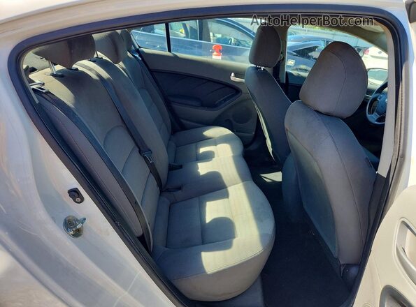 3KPFK4A75HE065159 2017 KIA FORTE White 