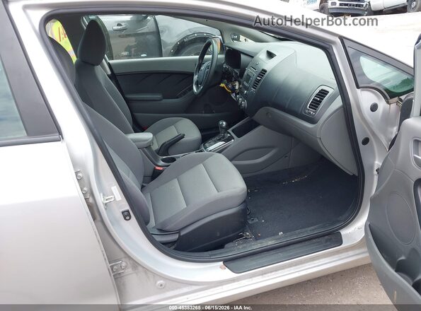 3KPFK4A76HE153802 2017 KIA FORTE Silver წინა სალონის ხედი