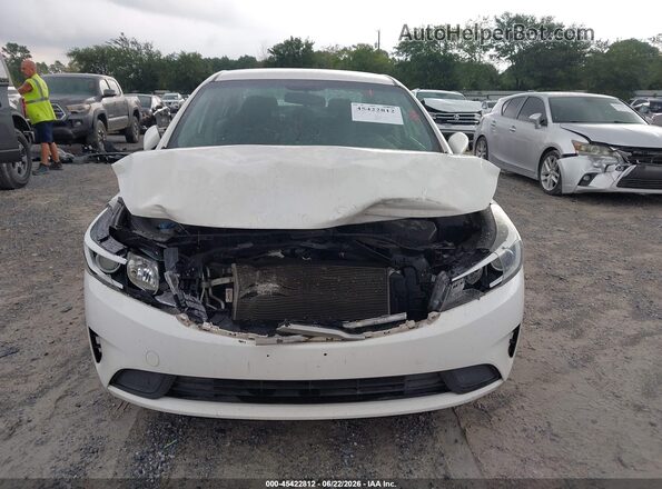 3KPFK4A76JE229010 2018 KIA FORTE Белый Вид спереди