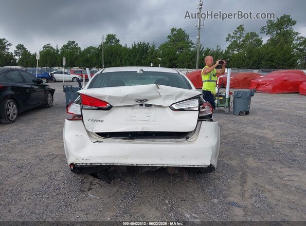 3KPFK4A76JE229010 2018 KIA FORTE Белый 