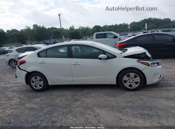 3KPFK4A76JE229010 2018 KIA FORTE Белый Вид задней части салона
