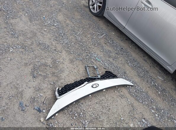 3KPFK4A76JE229010 2018 KIA FORTE Белый Вид панели приборов
