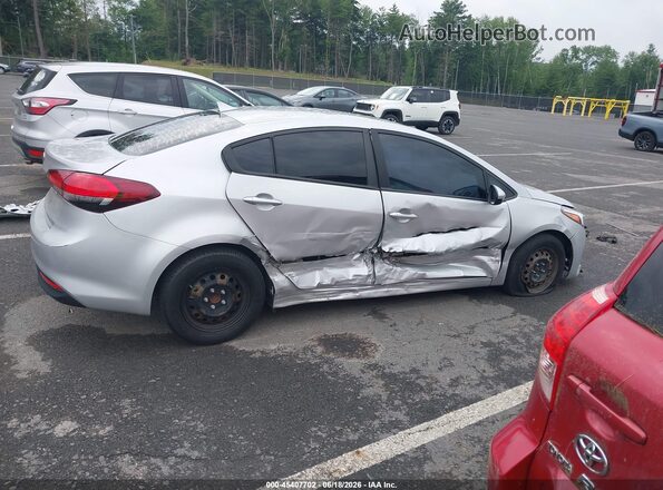 3KPFK4A77HE098003 2017 KIA FORTE Silver Widok wnętrza z tyłu