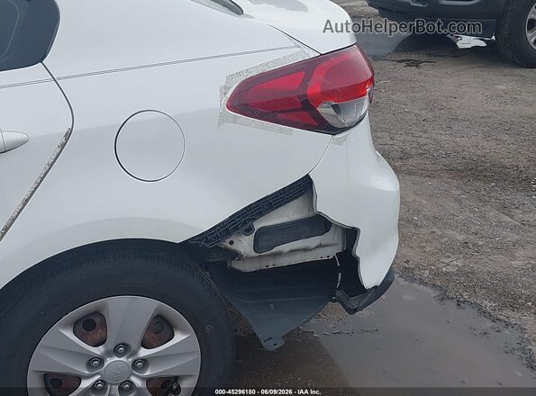 3KPFK4A77JE212667 2018 KIA FORTE White 