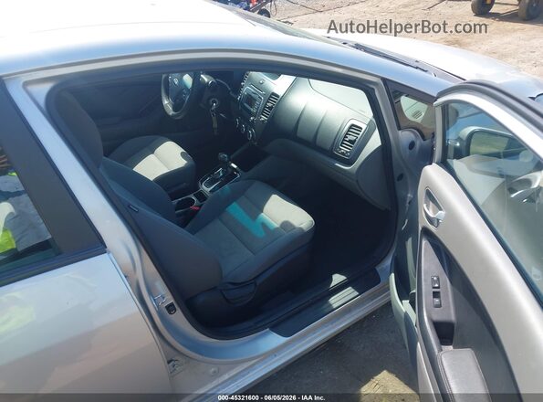 3KPFK4A79HE043066 2017 KIA FORTE Silver Vista interior delantera