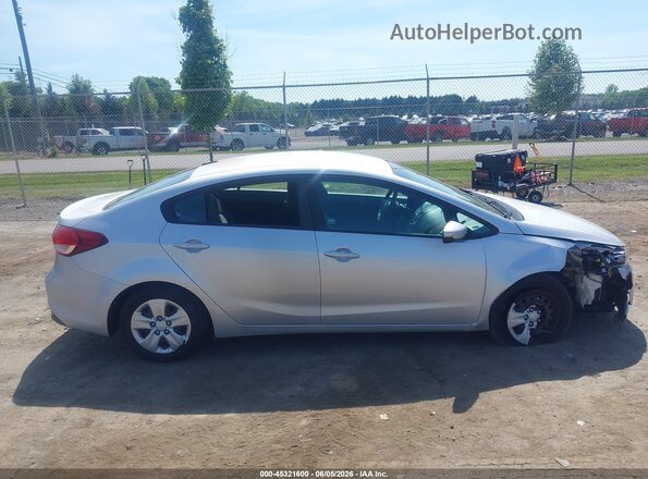 3KPFK4A79HE043066 2017 KIA FORTE Silver Vista interior trasera