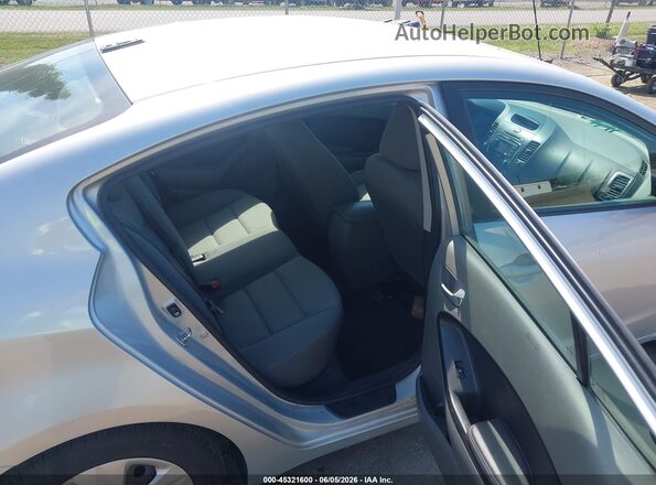3KPFK4A79HE043066 2017 KIA FORTE Silver Vista de la etiqueta del VIN