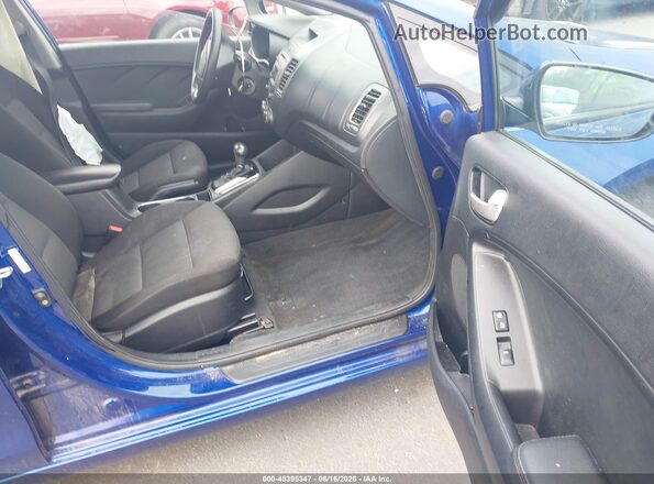 3KPFK4A79HE052091 2017 KIA FORTE Blue Вид салону спереду