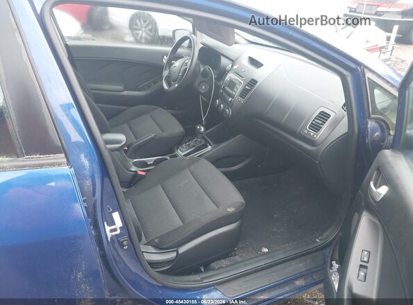 3KPFK4A79HE093837 2017 KIA FORTE Blue Вид салону спереду