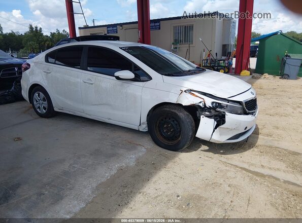 3KPFK4A79JE228840 2018 KIA FORTE White 