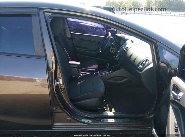 3KPFL4A70JE169030 2018 KIA FORTE Gray Front interior view