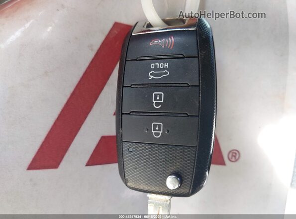3KPFL4A70JE178875 2018 KIA FORTE Красный Вид панели приборов