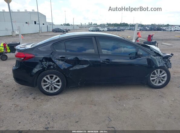 3KPFL4A71HE085888 2017 KIA FORTE Black Vista interior trasera