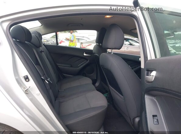 3KPFL4A71JE202956 2018 KIA FORTE Silver VIN կոդի պիտակի տեսք