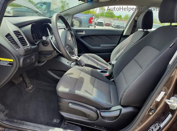 3KPFL4A71JE204366 2018 KIA FORTE Brown Widok wnętrza z przodu