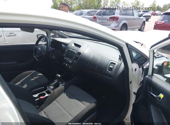 3KPFL4A71JE219370 2018 KIA FORTE White Vista interior delantera