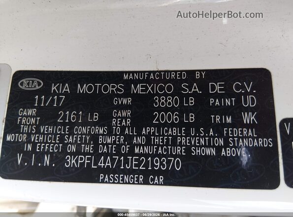 3KPFL4A71JE219370 2018 KIA FORTE White Vista del compartimento del motor