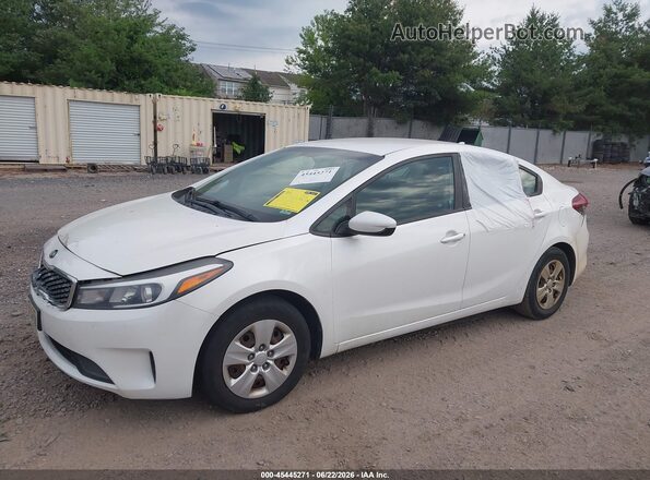 3KPFL4A72HE053399 2017 KIA FORTE White Przód lewy