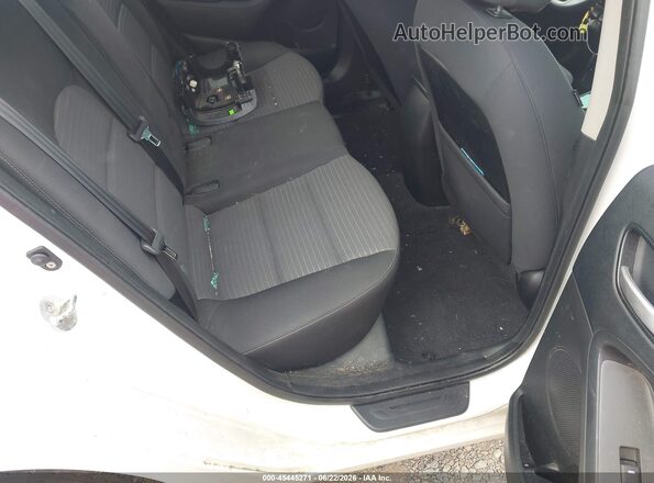 3KPFL4A72HE053399 2017 KIA FORTE White Widok naklejki z numerem VIN
