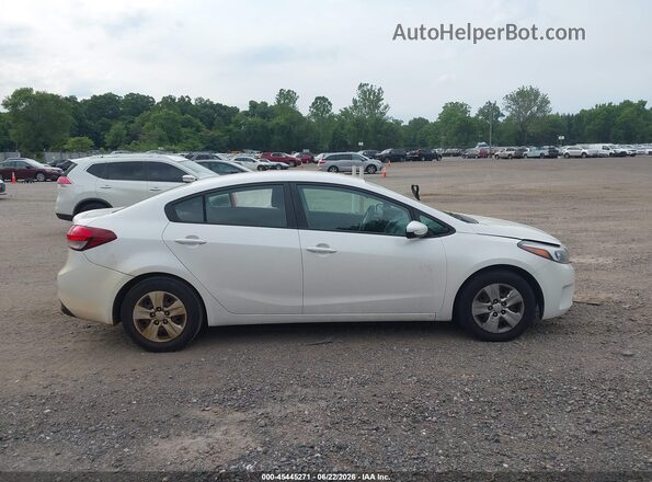 3KPFL4A72HE053399 2017 KIA FORTE White Widok wnętrza z tyłu